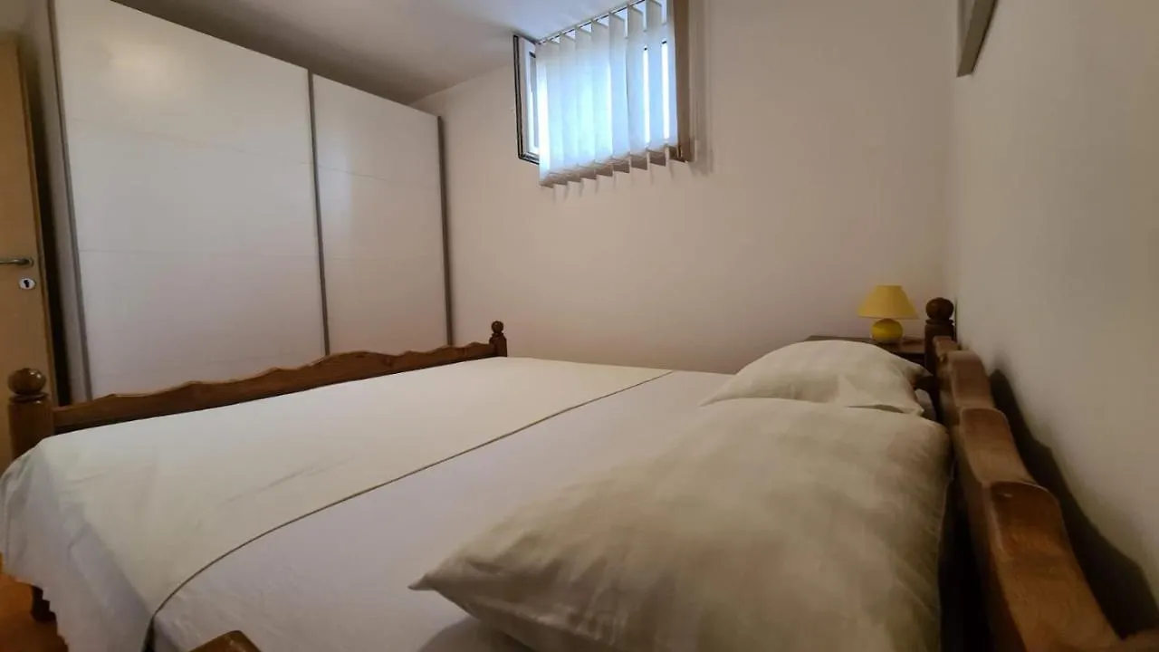 Apartments Pavlinovic Kastela