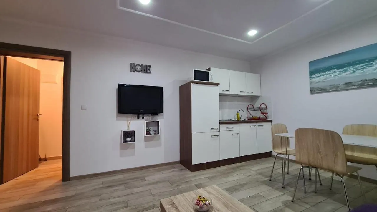 Apartments Pavlinovic Kastela 0*,