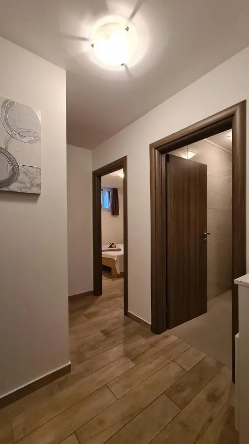 Apartments Pavlinovic Kastela 0*,