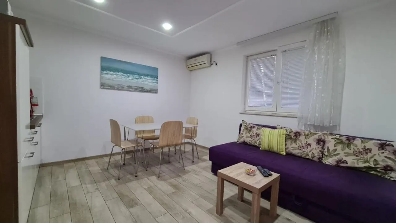 Apartments Pavlinovic Kastela 0*,