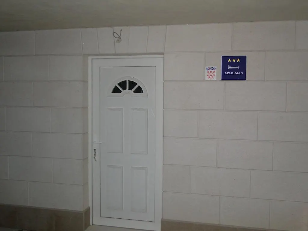 Apartments Pavlinovic Kastela
